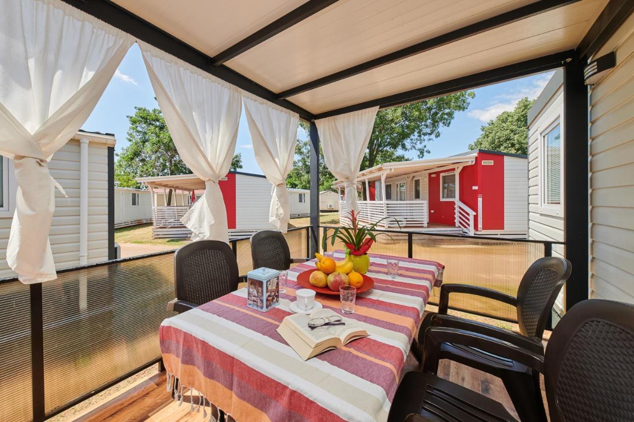 Camping Adria Mobile Home Park Умаг Екстер'єр фото