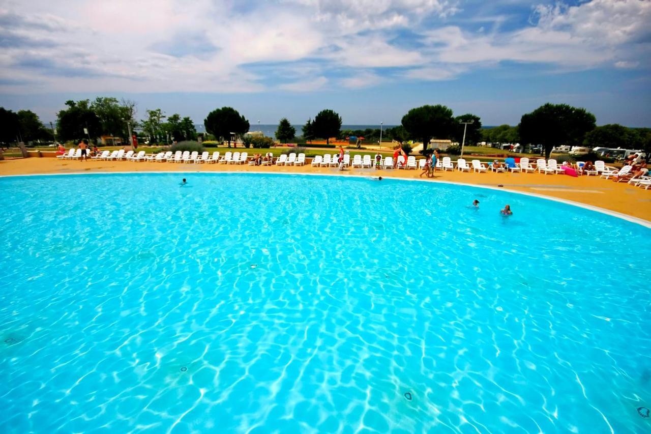 Camping Adria Mobile Home Park Умаг Екстер'єр фото