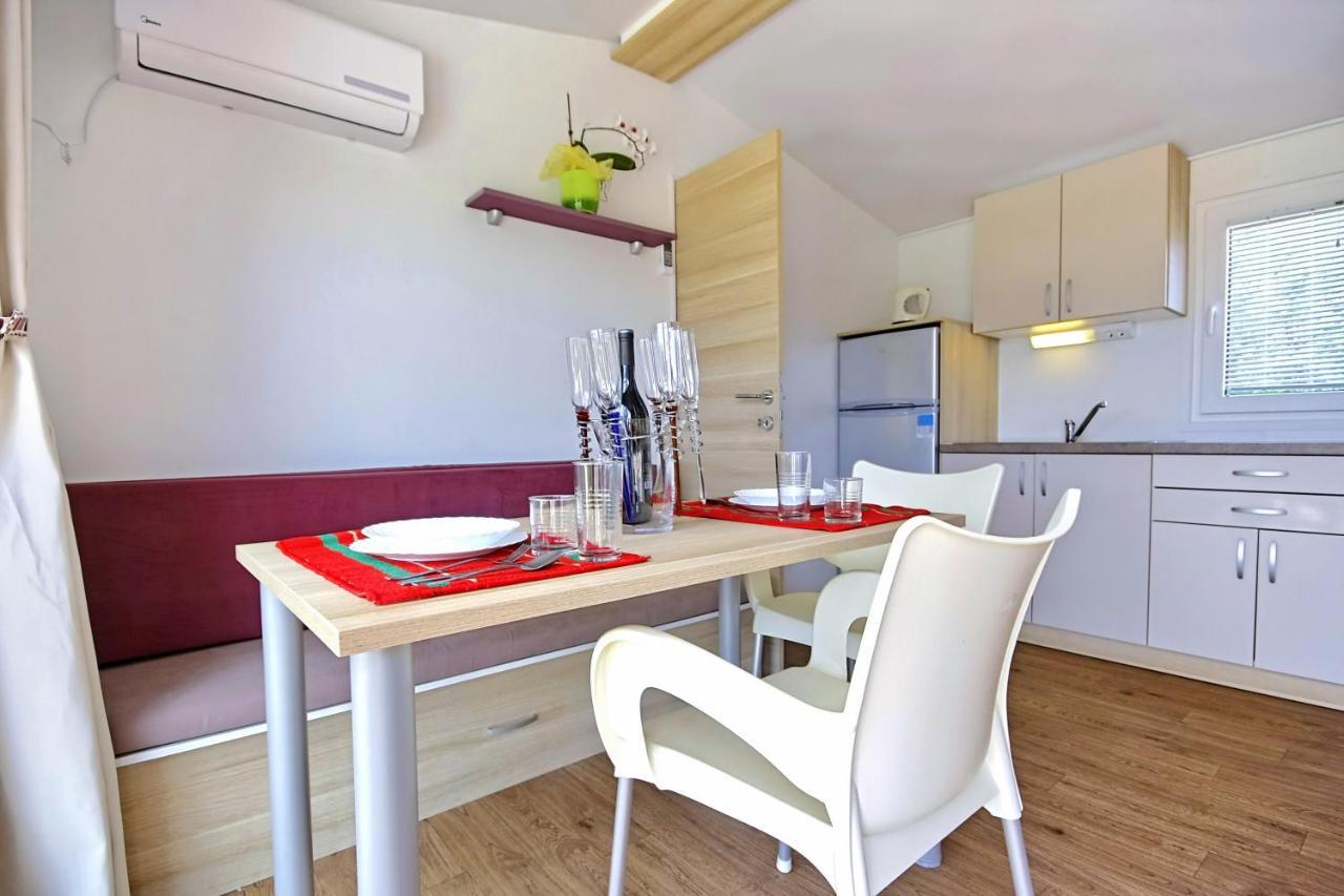 Camping Adria Mobile Home Park Умаг Екстер'єр фото