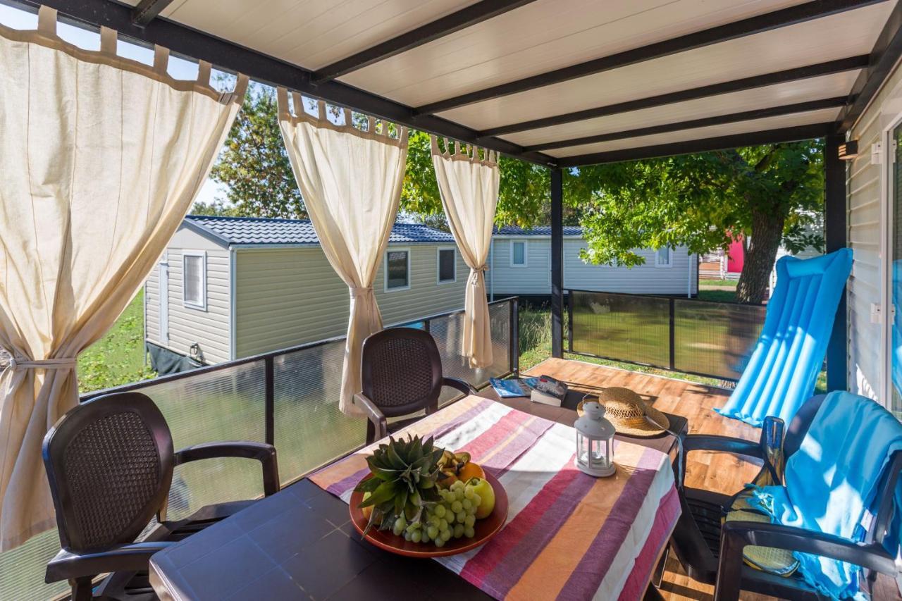 Camping Adria Mobile Home Park Умаг Екстер'єр фото
